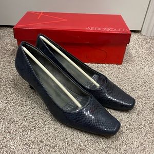 Aerosoles navy pumps/low heels size 9.5